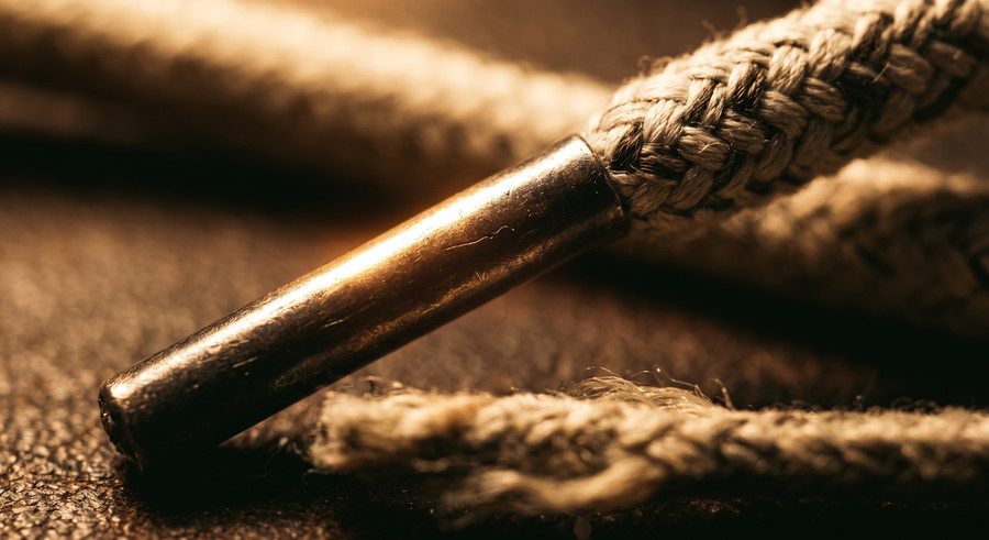 The bound end of a rope, and the fraying just past it. Telomeres are the cap that stops a chromosome unravelling.