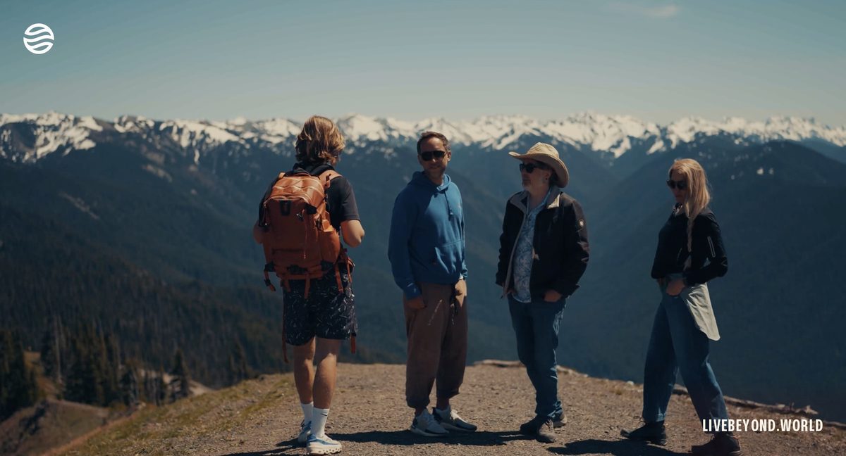 Liz Parrish, son mari, Marek et Aleksander dans les Olympic Mountains, Washington, juin 2024.