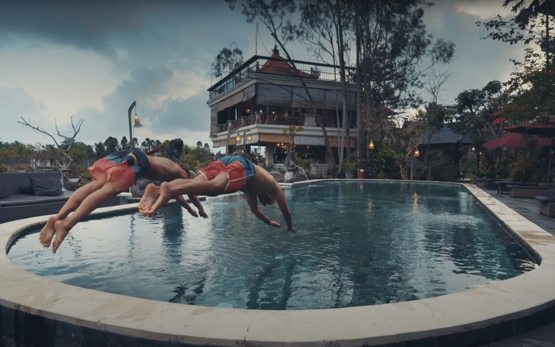 Diving together, Bali